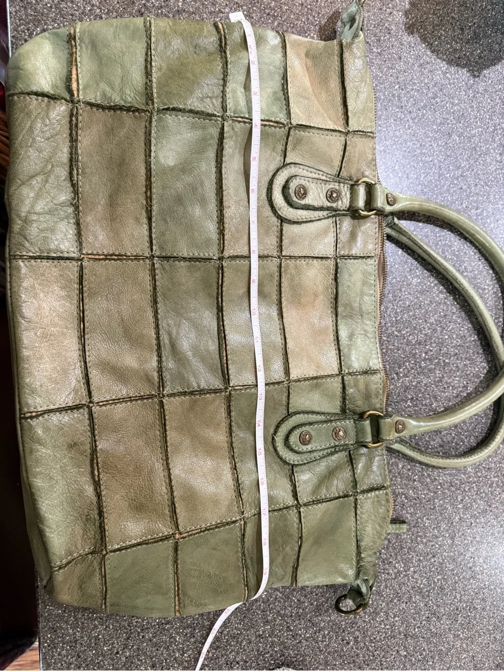 Buckle spacious shoulder